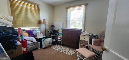 5828 Biscayne Dr in Alexandria, VA - Foto de edificio - Building Photo