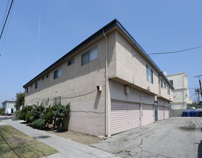 11964 Lindblade Pl in Culver City, CA - Building Photo - Building Photo