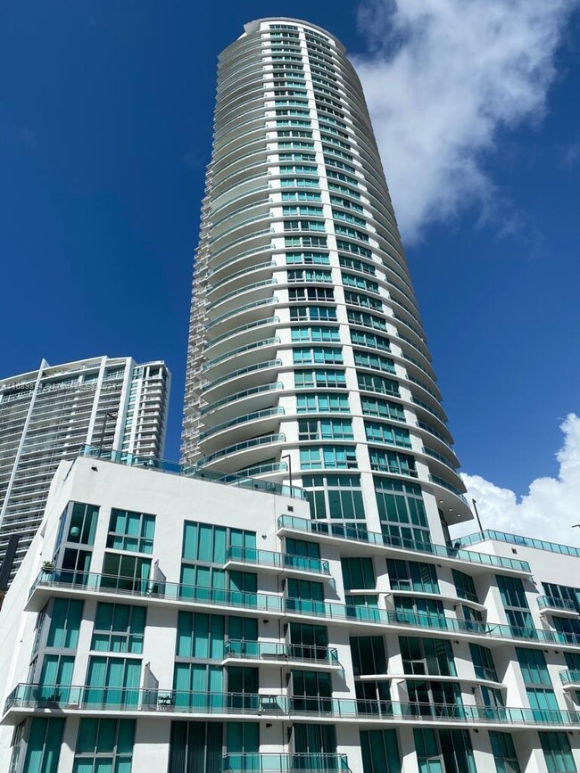 350 S Miami Ave, Unit 3712 in Miami, FL - Building Photo - Building Photo