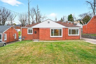 811 Everglade Dr in McKeesport, PA - Building Photo