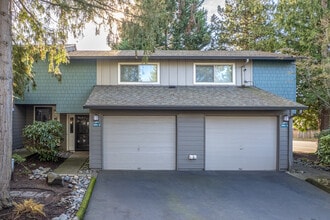 Royal Ridge Condominiums in Vancouver, WA - Building Photo - Building Photo