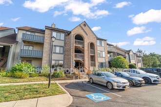5511B Aberdeen Dr in Mount Laurel, NJ - Building Photo - Building Photo