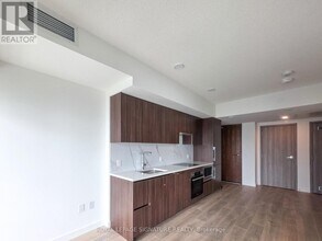 3 Concord Cityplace Wy in Toronto, ON - Building Photo - Building Photo