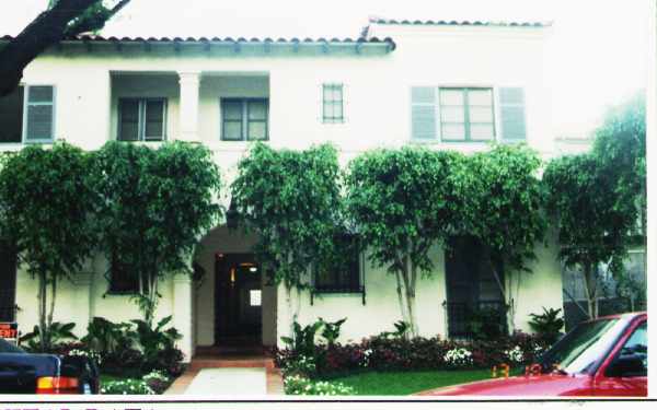 Reeves in Beverly Hills, CA - Foto de edificio - Building Photo