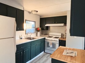 711 N 19th St in Hamilton, IL - Building Photo