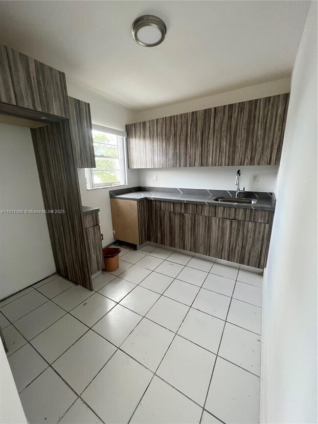 590 NW 65th St in Miami, FL - Building Photo - Building Photo