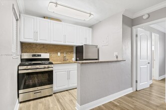 1014 Salzedo St in Coral Gables, FL - Building Photo - Building Photo