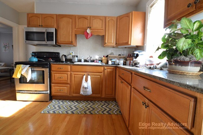 437 Washington St, Unit 1 in Boston, MA - Building Photo - Building Photo