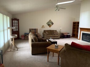 6300 Hayley Ct in Springfield, IL - Building Photo - Building Photo
