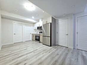 8020 Kiriak Link SW in Edmonton, AB - Building Photo - Building Photo