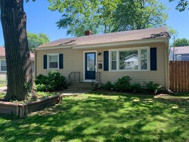 1336 N Eagle St in Naperville, IL - Building Photo