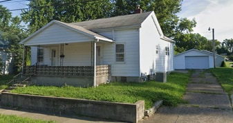 906 Center St in Washington, IN - Building Photo