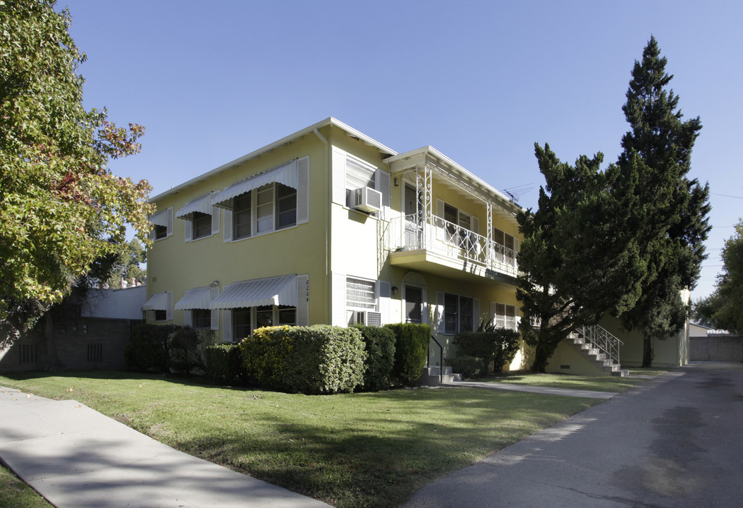 6264 Willowcrest Ave in North Hollywood, CA - Building Photo