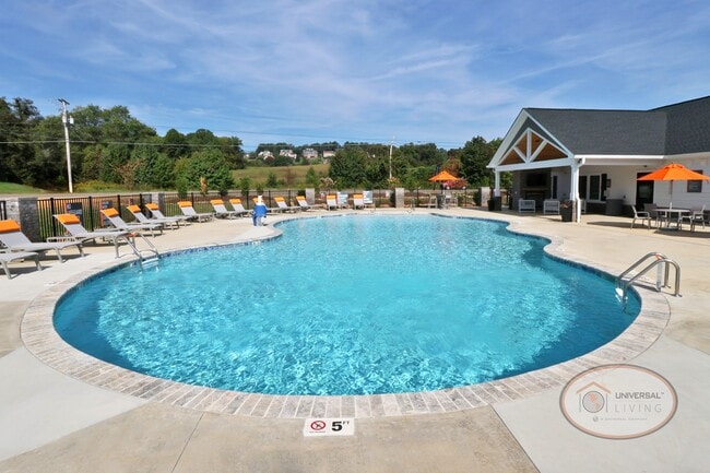 Universal at Mountain View in Johnson City, TN - Foto de edificio - Building Photo