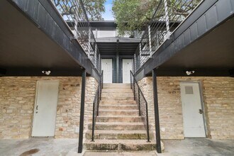 1501 Rockdale Cir in Austin, TX - Building Photo - Building Photo