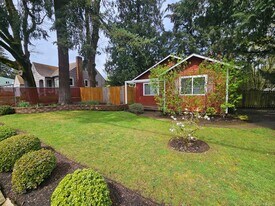 475 Madrona Ave S in Salem, OR - Building Photo