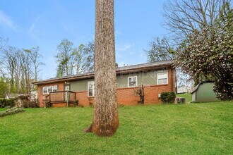 1102 Woods Dr in Statesville, NC - Building Photo - Building Photo