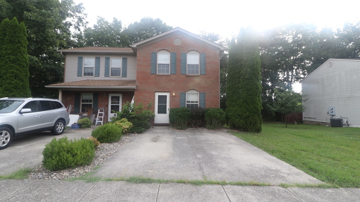 144 Jason Cir in Berea, KY - Foto de edificio
