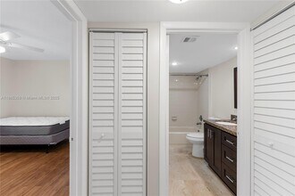 1514 Whitehall Dr in Davie, FL - Building Photo - Building Photo