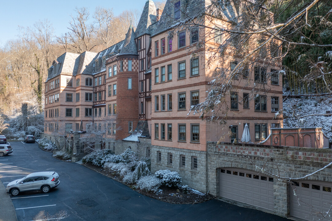 Longchamps in Asheville, NC - Foto de edificio