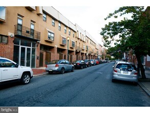 2033 South St in Philadelphia, PA - Building Photo - Building Photo