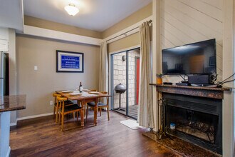 2008 Jones Rd in Austin, TX - Building Photo - Building Photo