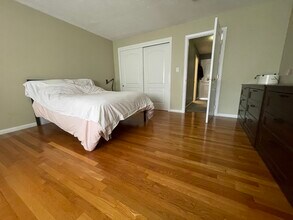 141 Beaconsfield Rd, Unit 20 in Brookline, MA - Building Photo - Building Photo