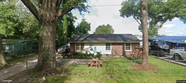 property at 2513 Crescent Dr