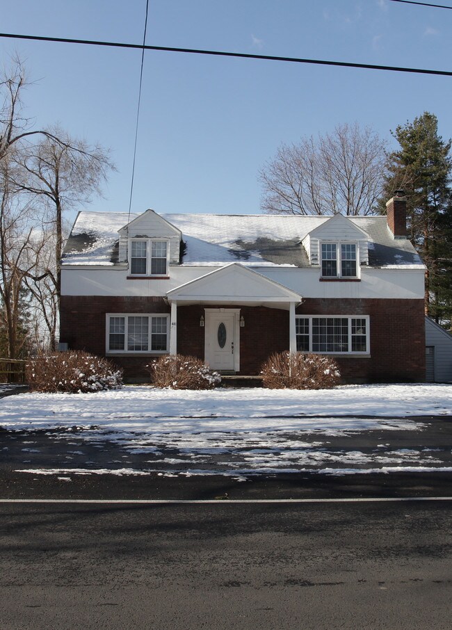 46 Old Loudon Rd in Latham, NY - Foto de edificio - Building Photo