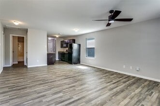 206 Royal St in Cleburne, TX - Building Photo - Building Photo