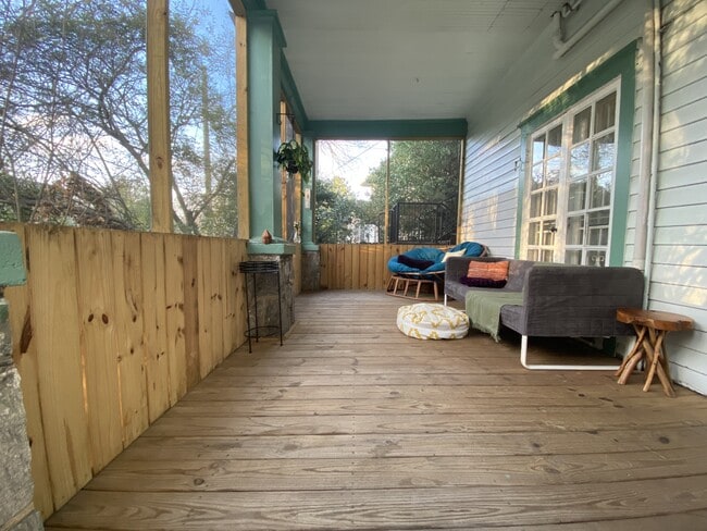 property at 841 Vedado Way NE