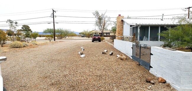 2111 N Elliott Rd in Ajo, AZ - Foto de edificio - Building Photo