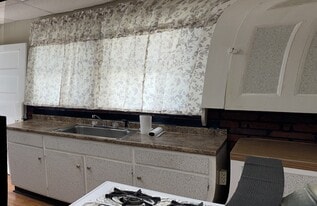 21 Allen Avenue, Unit 1st Front in Pawtucket, RI - Building Photo