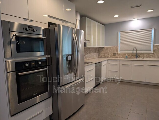 1418 Briar Creek Rd in Charlotte, NC - Building Photo - Building Photo