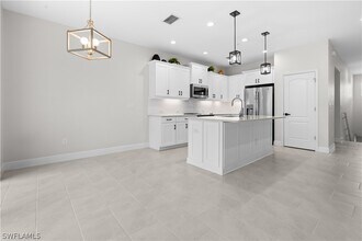 6947 Avalon Cir in Naples, FL - Building Photo - Building Photo