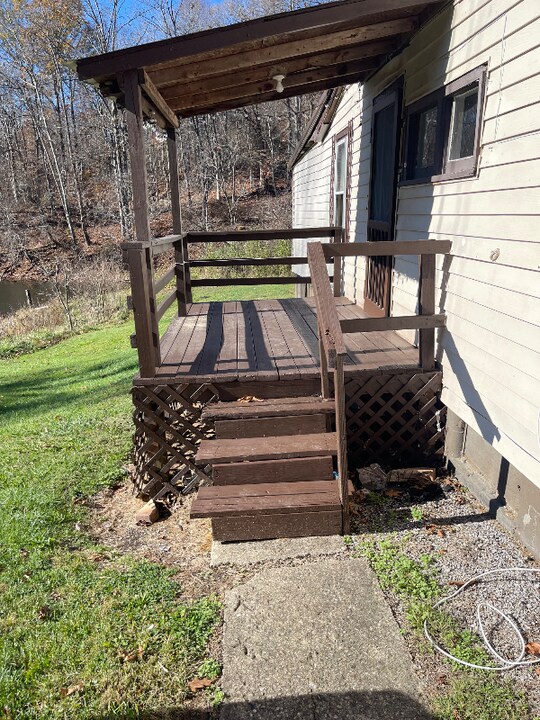 1262 OH-279 in Oak Hill, OH - Building Photo