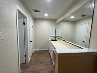 711 Leicester Ln photo'