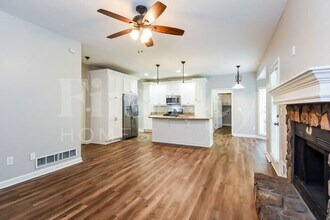 215 Winfair Dr in Tyrone, GA - Building Photo - Building Photo