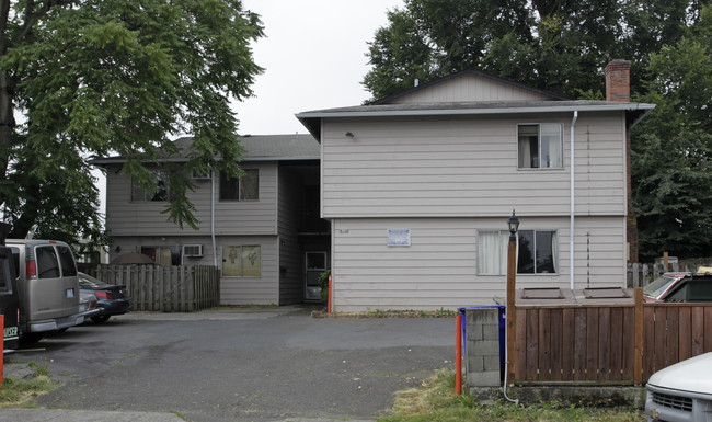 8112-8120 SE Francis St in Portland, OR - Building Photo - Building Photo