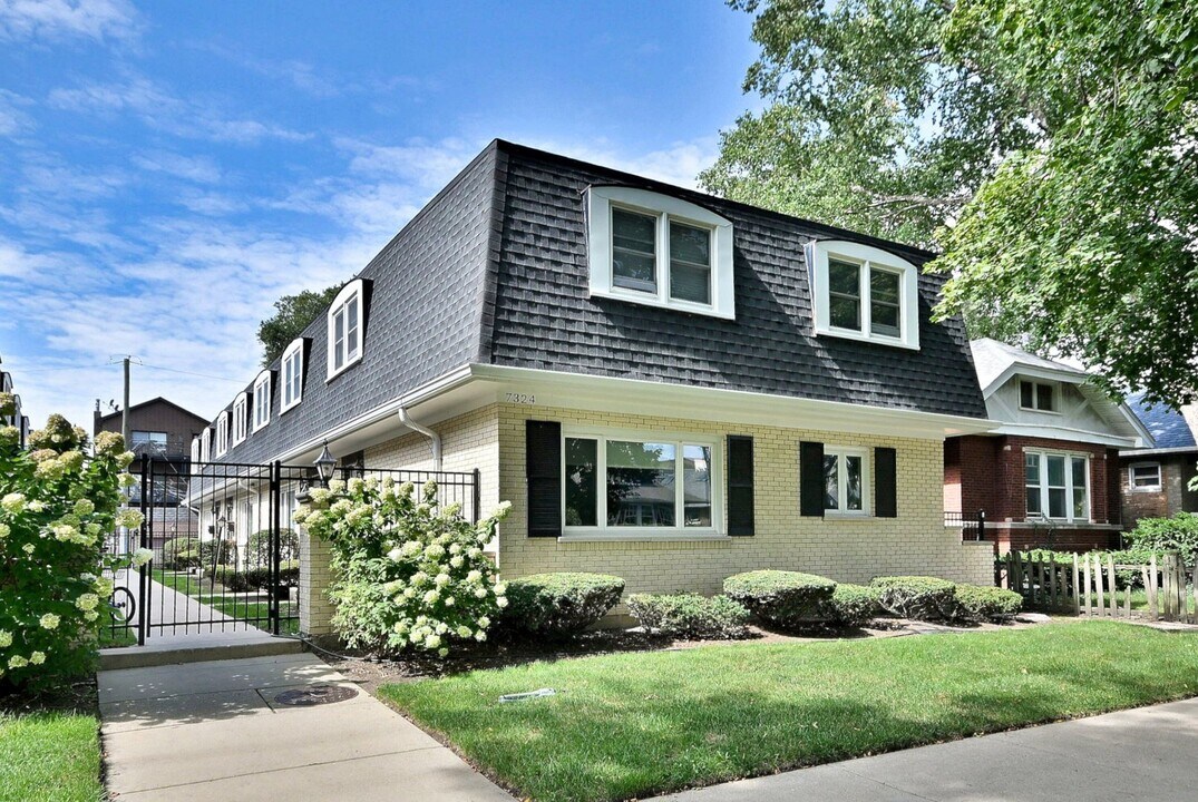 7324 N Bell Ave in Chicago, IL - Building Photo