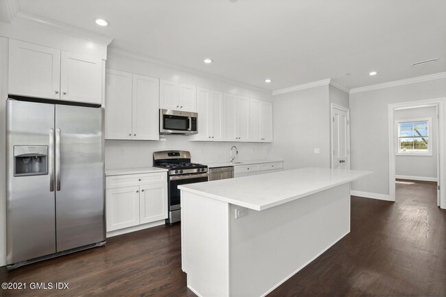 4 Armonk St in Greenwich, CT - Building Photo - Building Photo