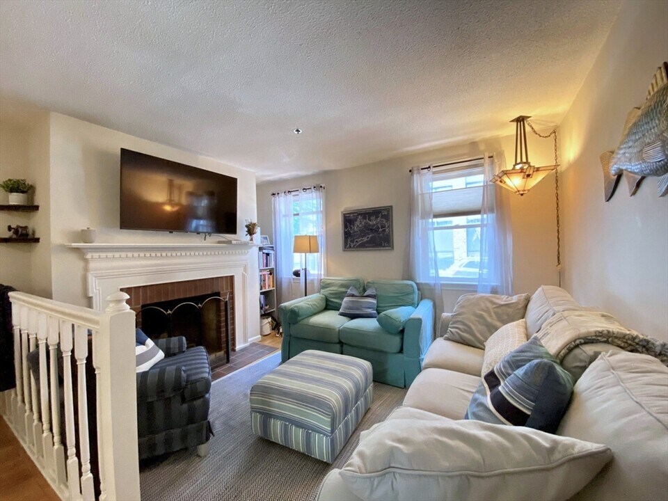 15 Henley St in Boston, MA - Building Photo