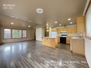 15923 179th Ave SE in Monroe, WA - Foto de edificio - Building Photo