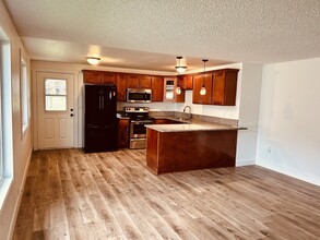 4048 N Attu St in Portland, OR - Building Photo - Building Photo