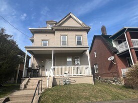 7429 Park Ave in Swissvale, PA - Building Photo