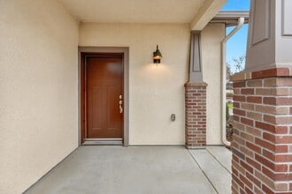519 S Summit St in Visalia, CA - Building Photo - Building Photo