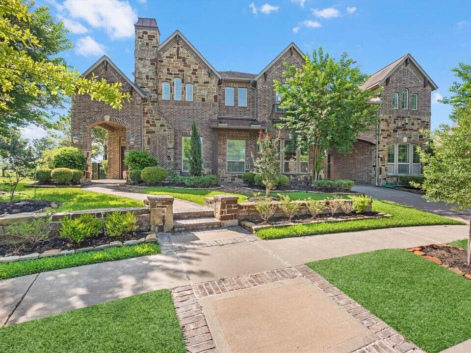19003 Cove Manor Dr in Cypress, TX - Building Photo