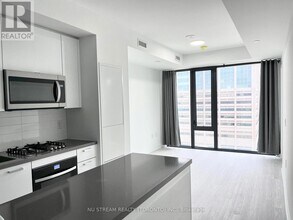 195 McCaul St in Toronto, ON - Building Photo - Building Photo