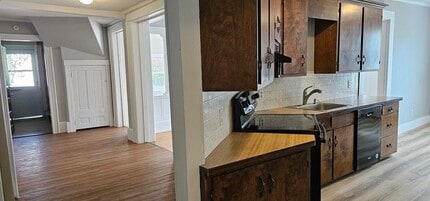 27 High St in Spencer, MA - Building Photo - Building Photo