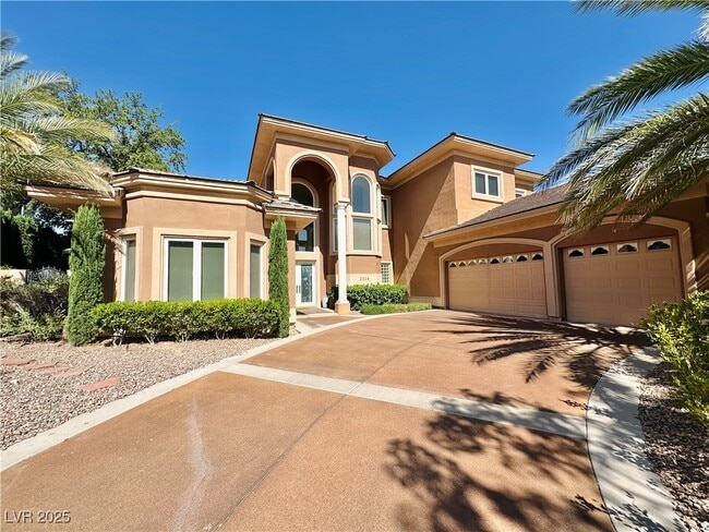 property at 2025 Grouse St